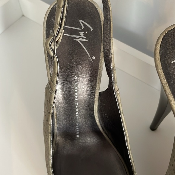 Giuseppe Zanotti Leather Animal Print Slingback Pumps - Picture 2 of 4